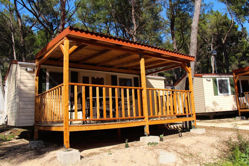 Mobile Homes Holiday Dream Baska Voda Bilik gambar